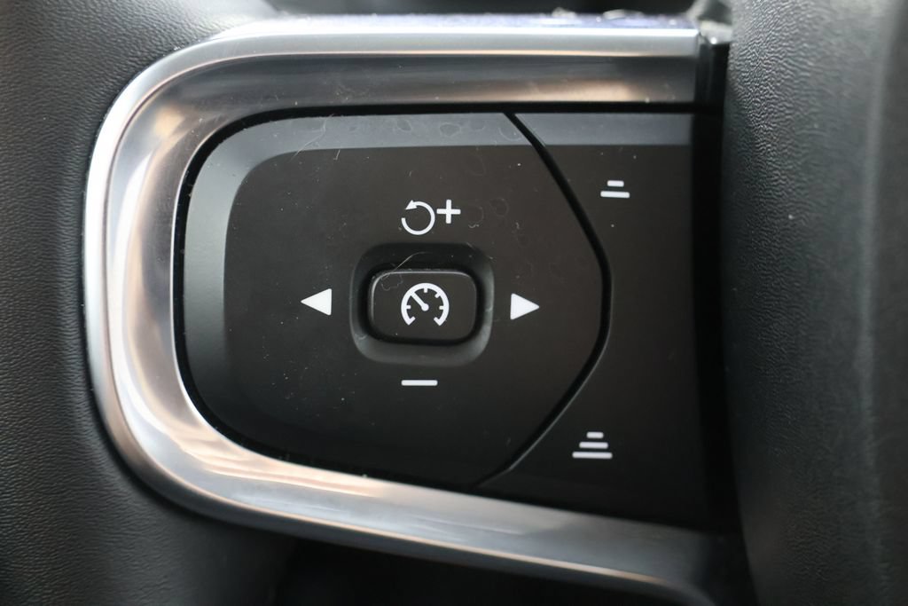 Used 2024 Volvo XC40 B5 Plus AWD/4WD image 11