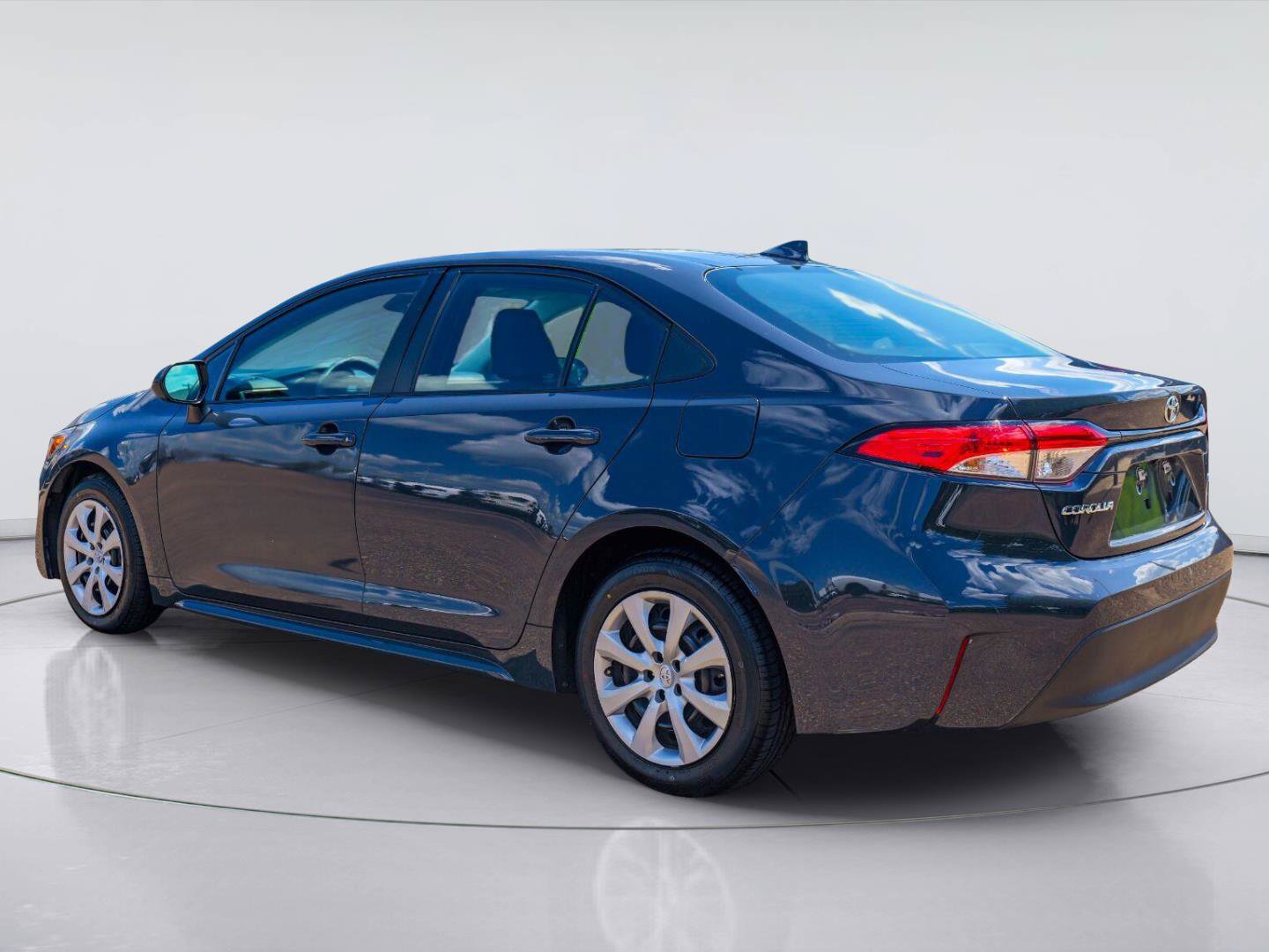 Used 2023 Toyota Corolla LE FWD image 5