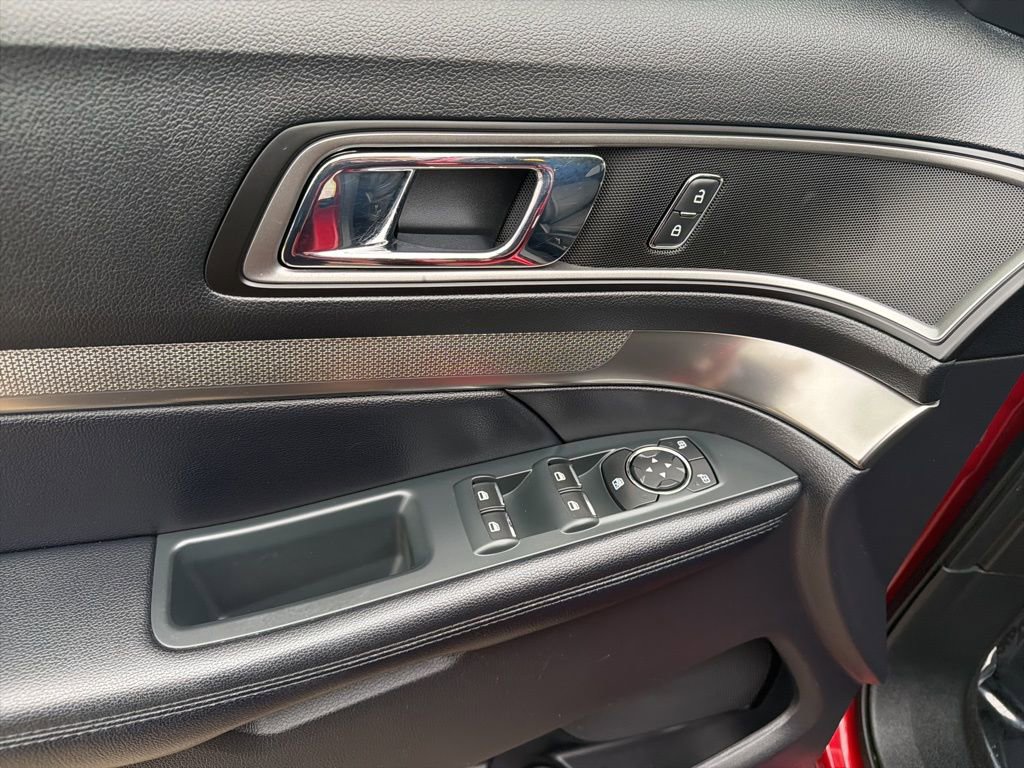 Certified 2018 Ford Explorer XLT w/ Equipment Group 201A image 13