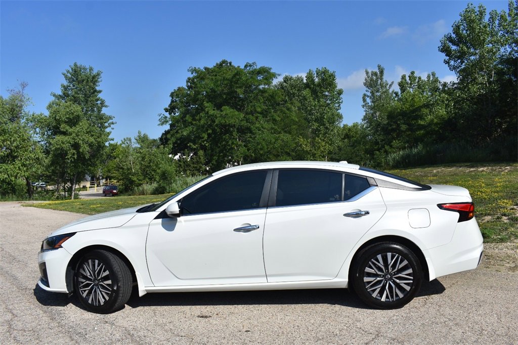 Used 2023 Nissan Altima 2.5 SV image 3