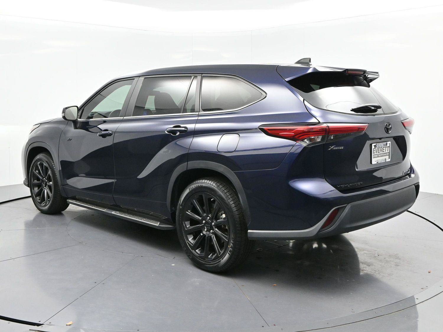 Used 2023 Toyota Highlander LE FWD image 5