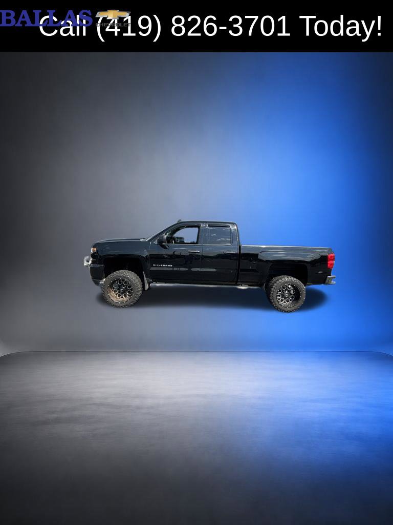 Used 2018 Chevrolet Silverado 1500 Custom w/ Custom Convenience Package AWD/4WD image 1