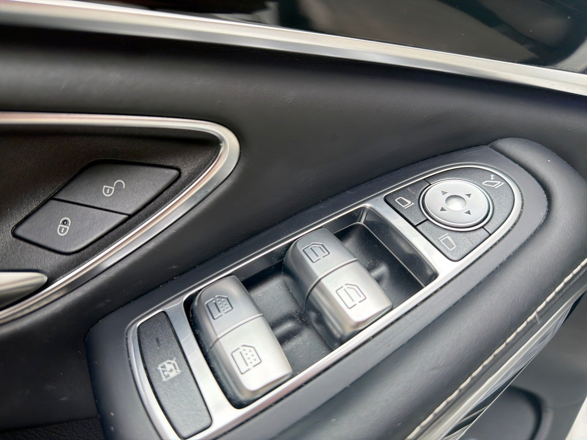 Used 2017 Mercedes-Benz S 550 Sedan image 15