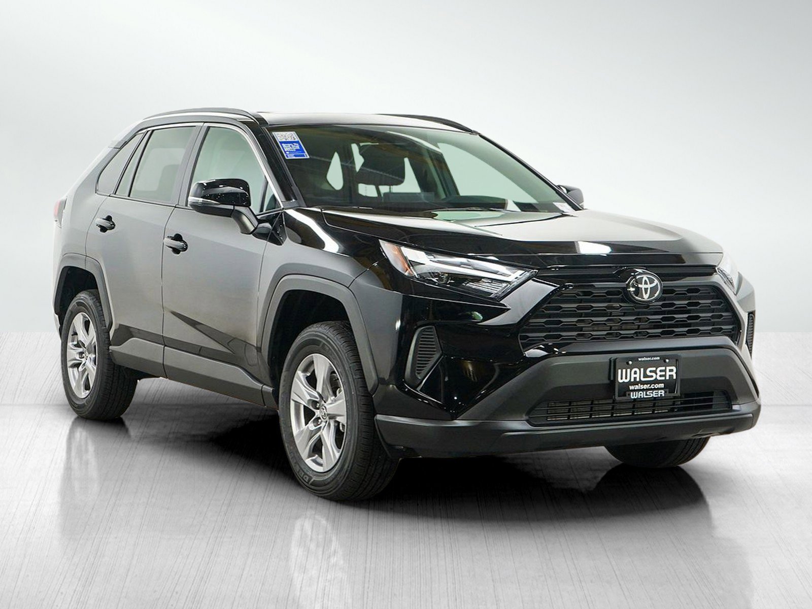 Used 2025 Toyota RAV4 XLE AWD/4WD image 7