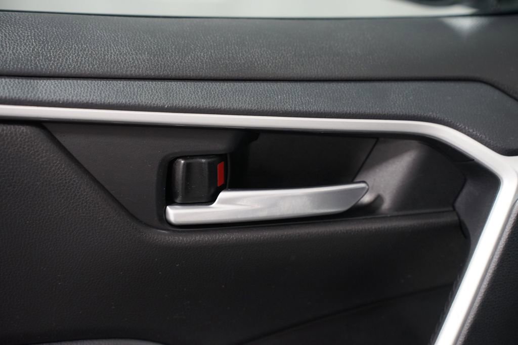 Certified 2025 Toyota RAV4 XLE AWD/4WD image 32