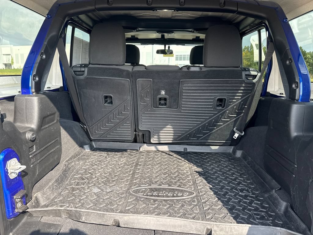 Used 2018 Jeep Wrangler Unlimited Sahara AWD/4WD image 37