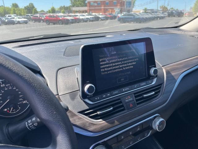 Used 2025 Nissan Altima 2.5 SV FWD image 21