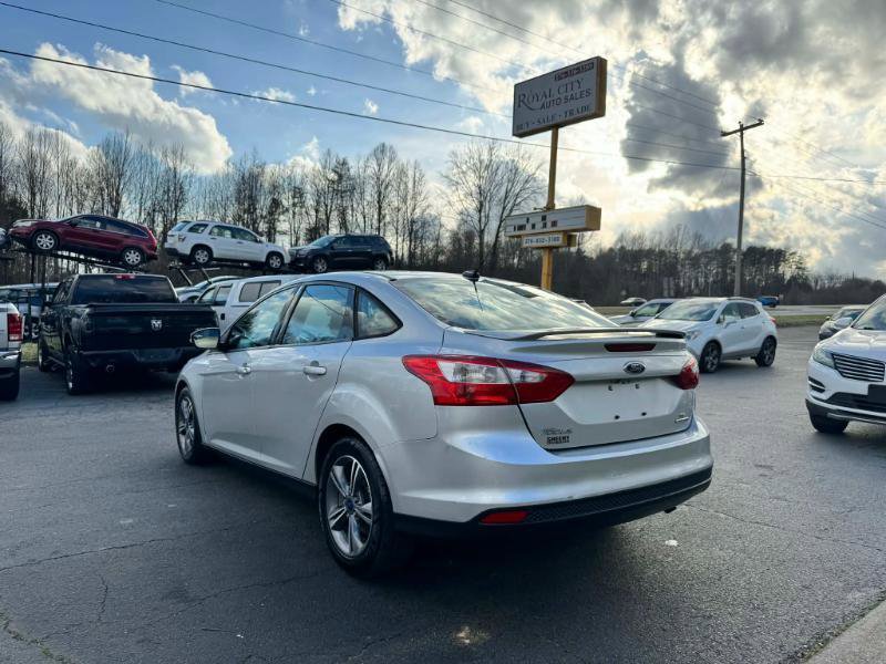 Used 2014 Ford Focus SE w/ SE Sport Package image 7
