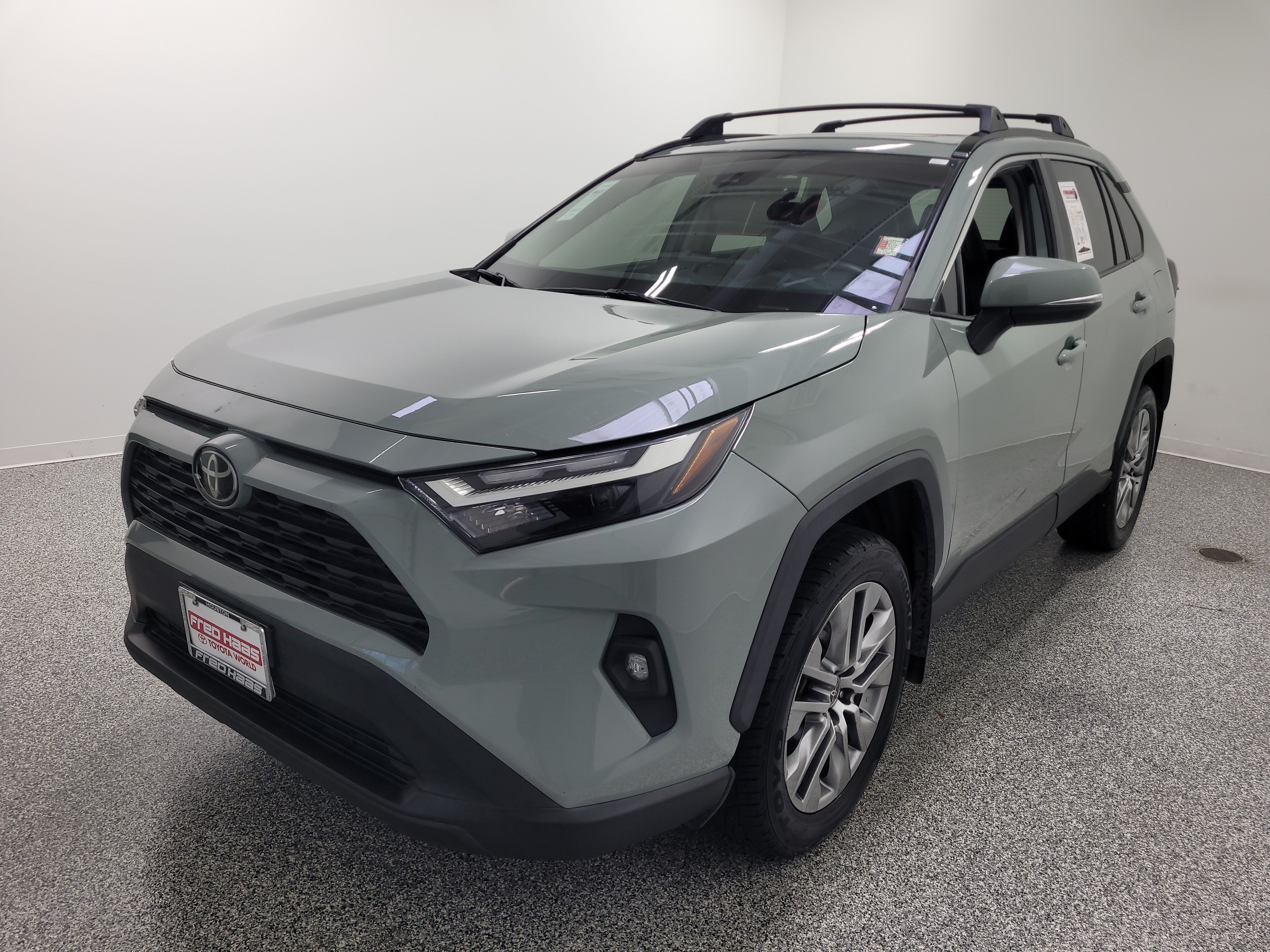 Used 2022 Toyota RAV4 XLE Premium FWD image 2