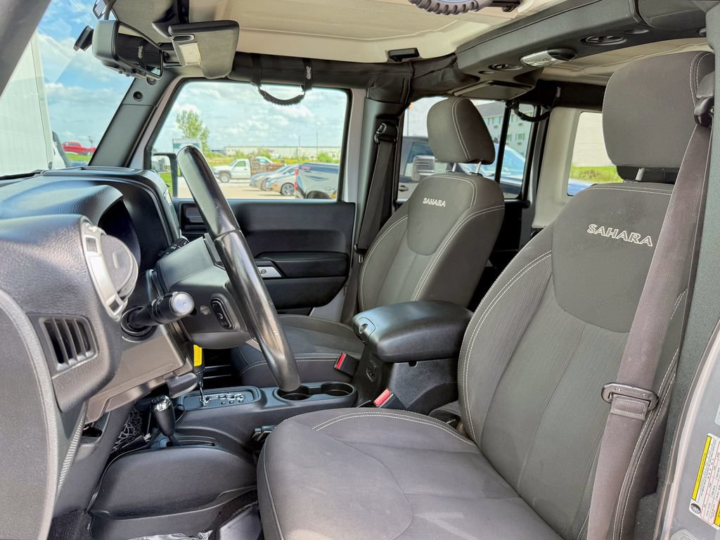 Used 2017 Jeep Wrangler Unlimited Sahara AWD/4WD image 11