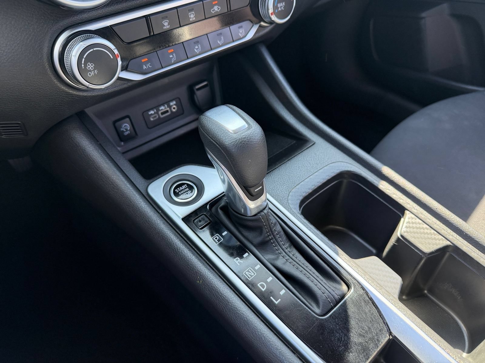 Used 2025 Nissan Sentra SV FWD image 39