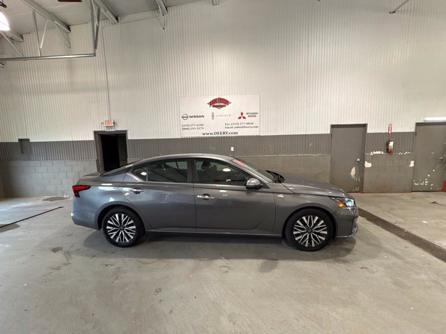 Used 2024 Nissan Altima 2.5 SV FWD image 2