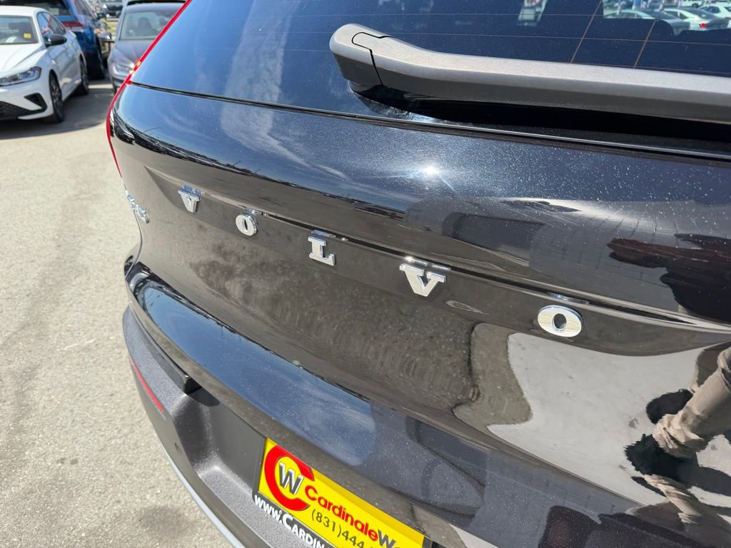 Used 2025 Volvo XC40 B5 Plus image 10