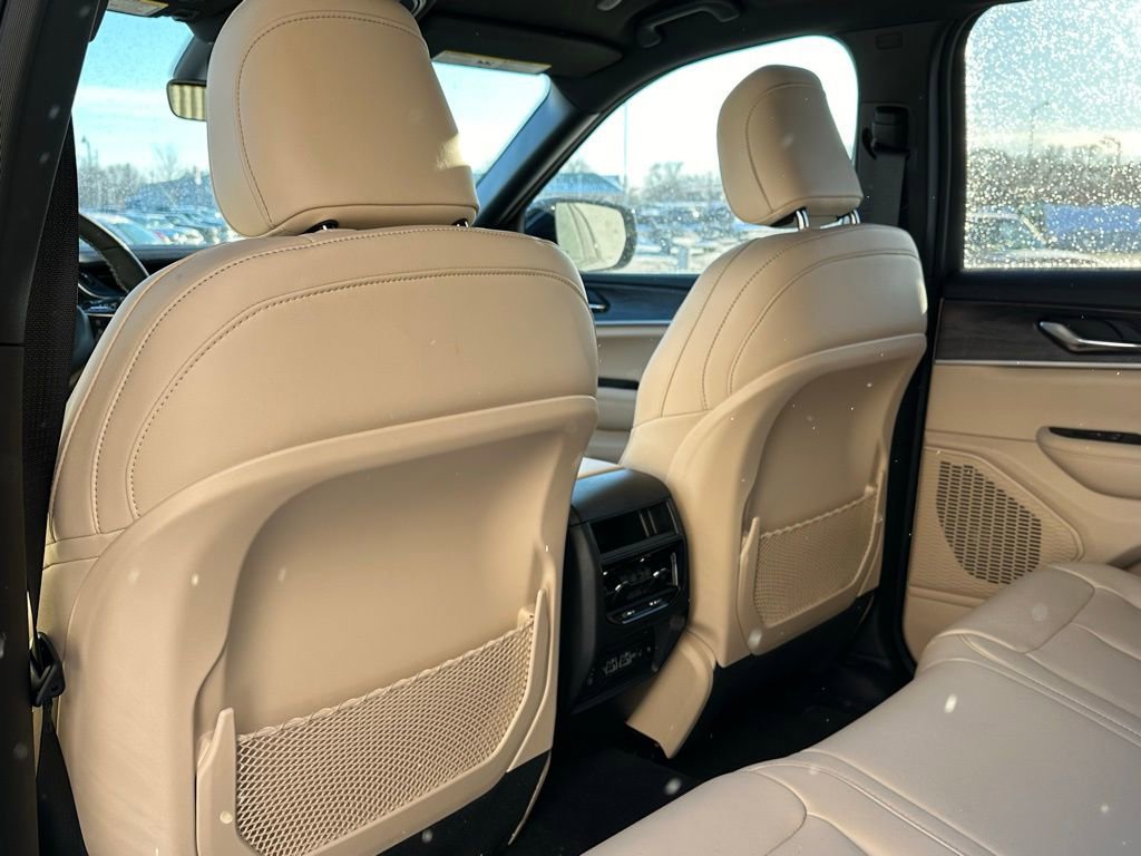New 2025 Jeep Grand Cherokee Limited image 10