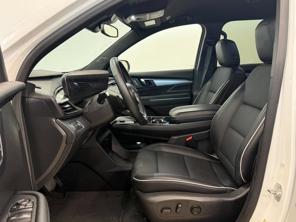 Used 2025 Buick Enclave Preferred FWD image 10