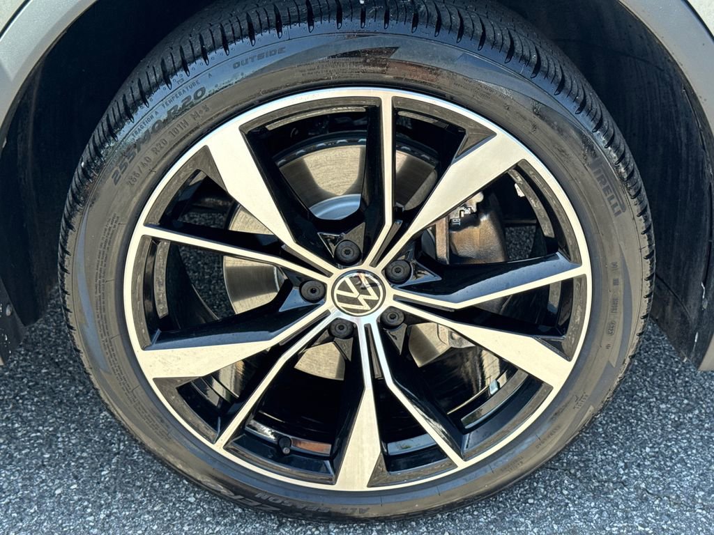 Used 2024 Volkswagen Tiguan SEL R-Line image 12
