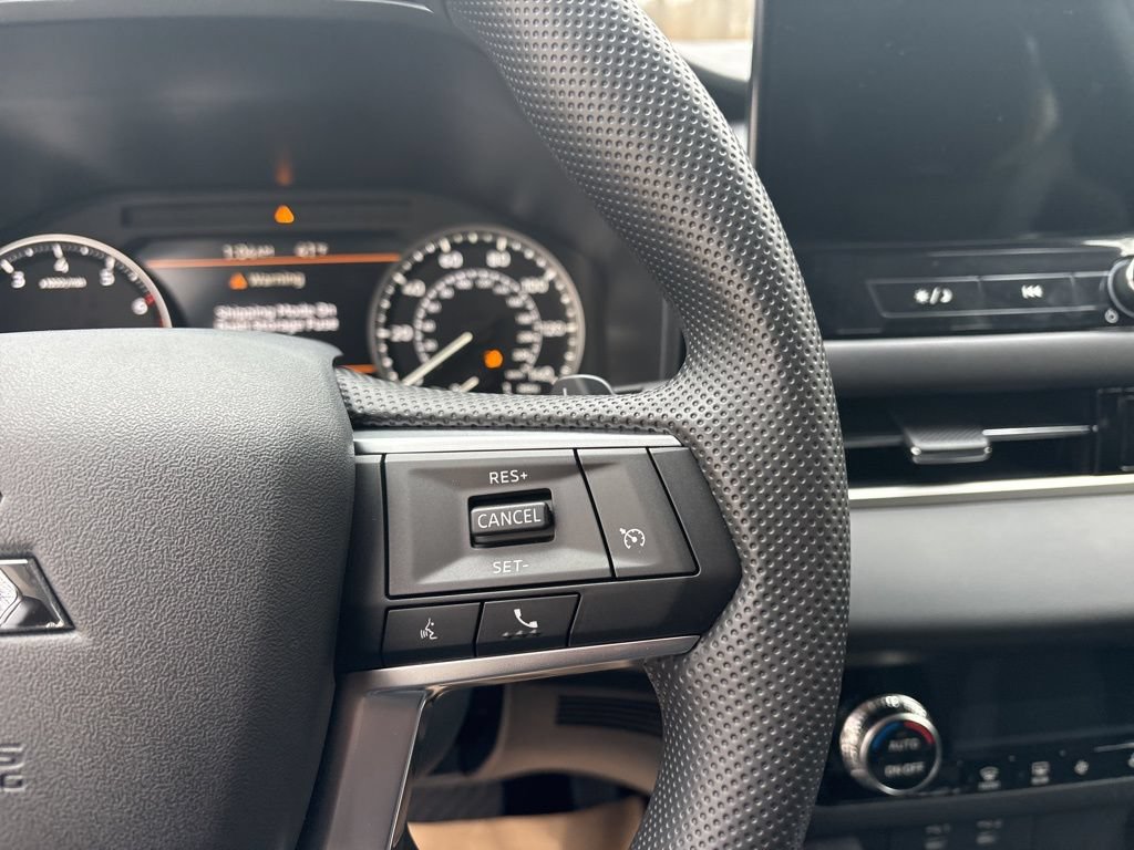 New 2026 Mitsubishi Outlander ES FWD image 17