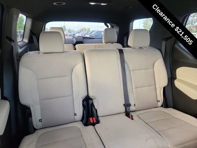 Used 2023 Chevrolet Traverse LS image 26