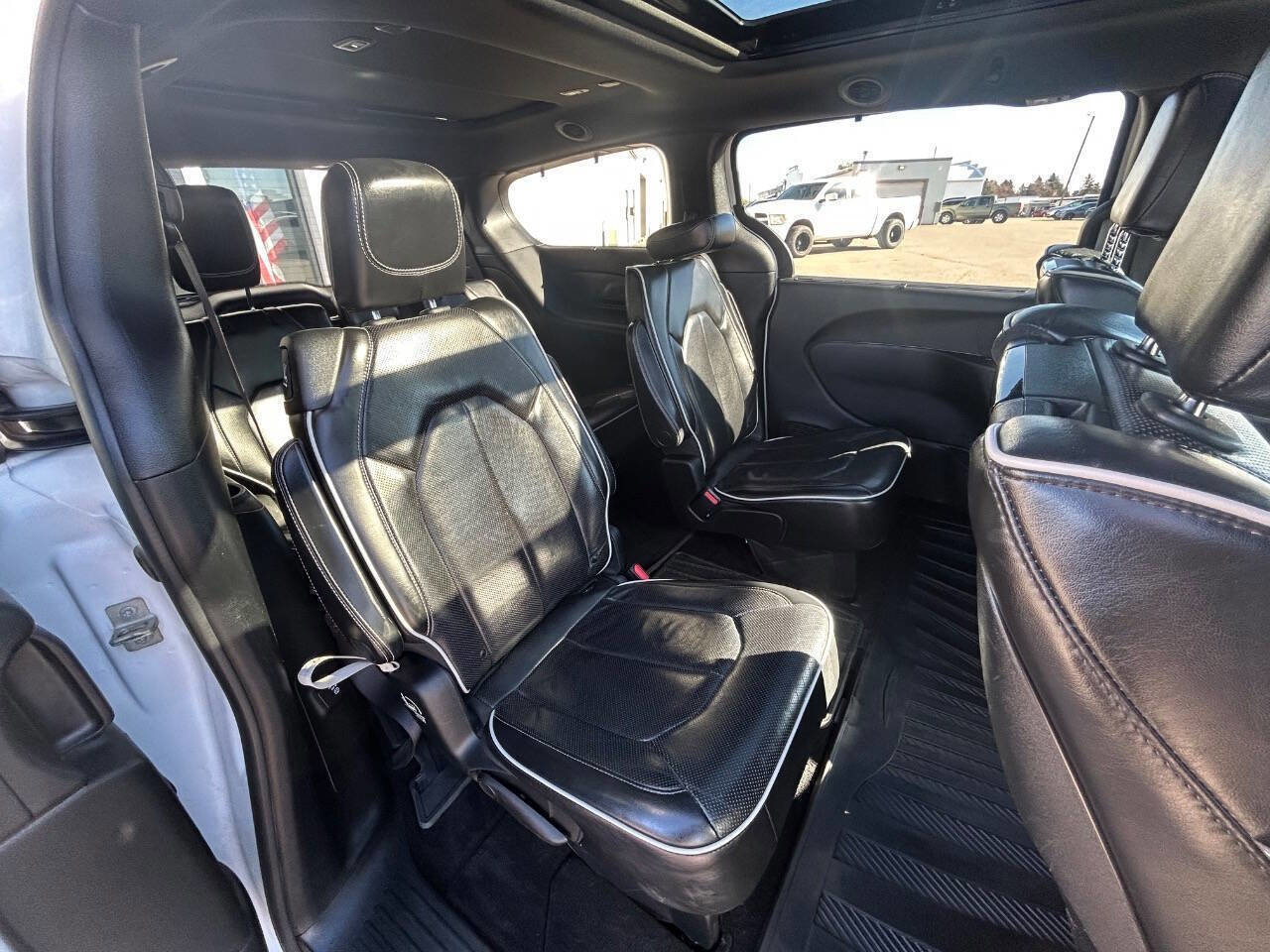 Used 2019 Chrysler Pacifica Limited w/ Advanced Safetytec Group image 13