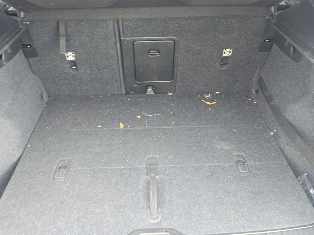 Used 2019 Volvo XC40 T5 Momentum image 8