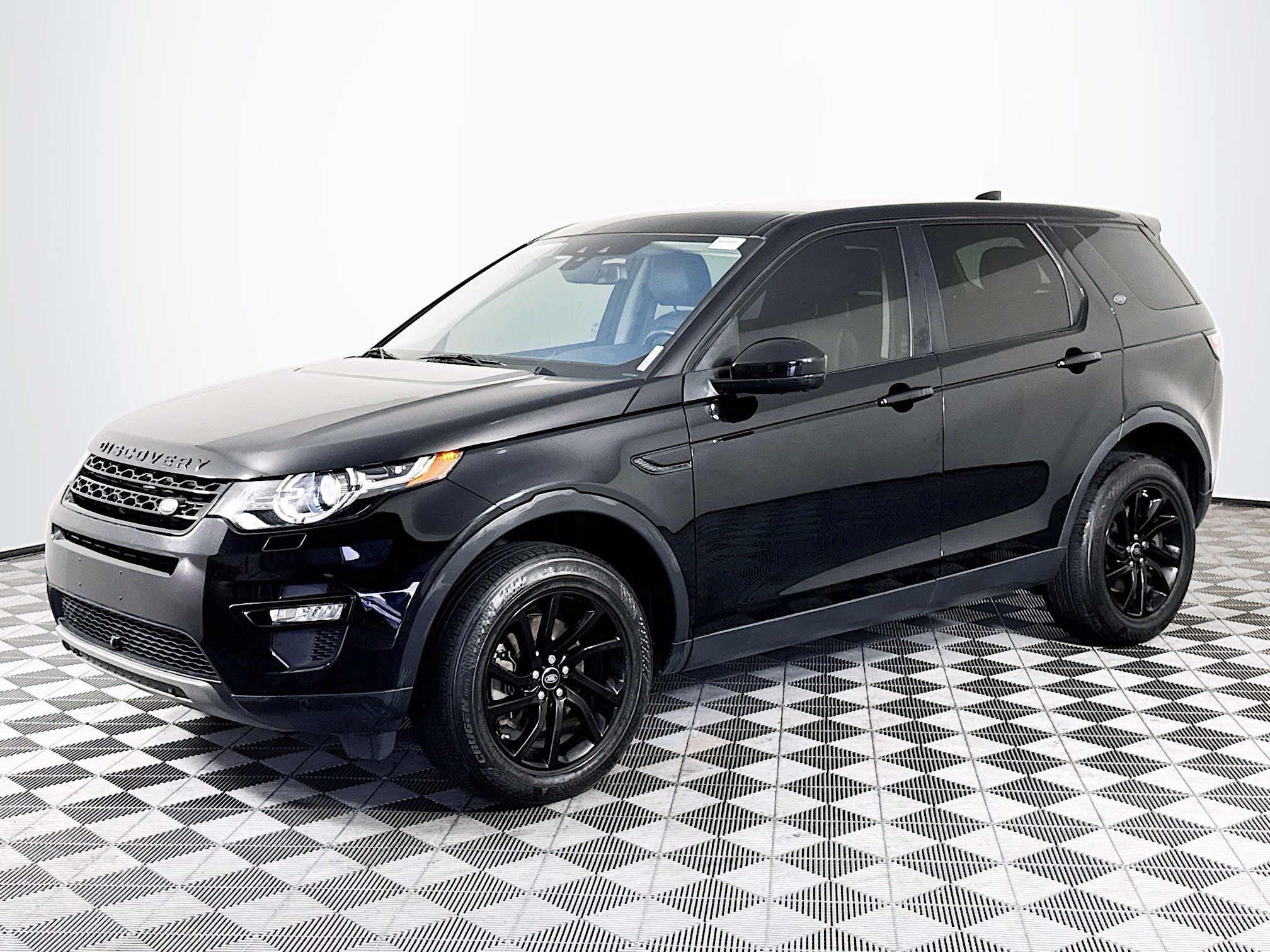 Used 2018 Land Rover Discovery Sport HSE image 4