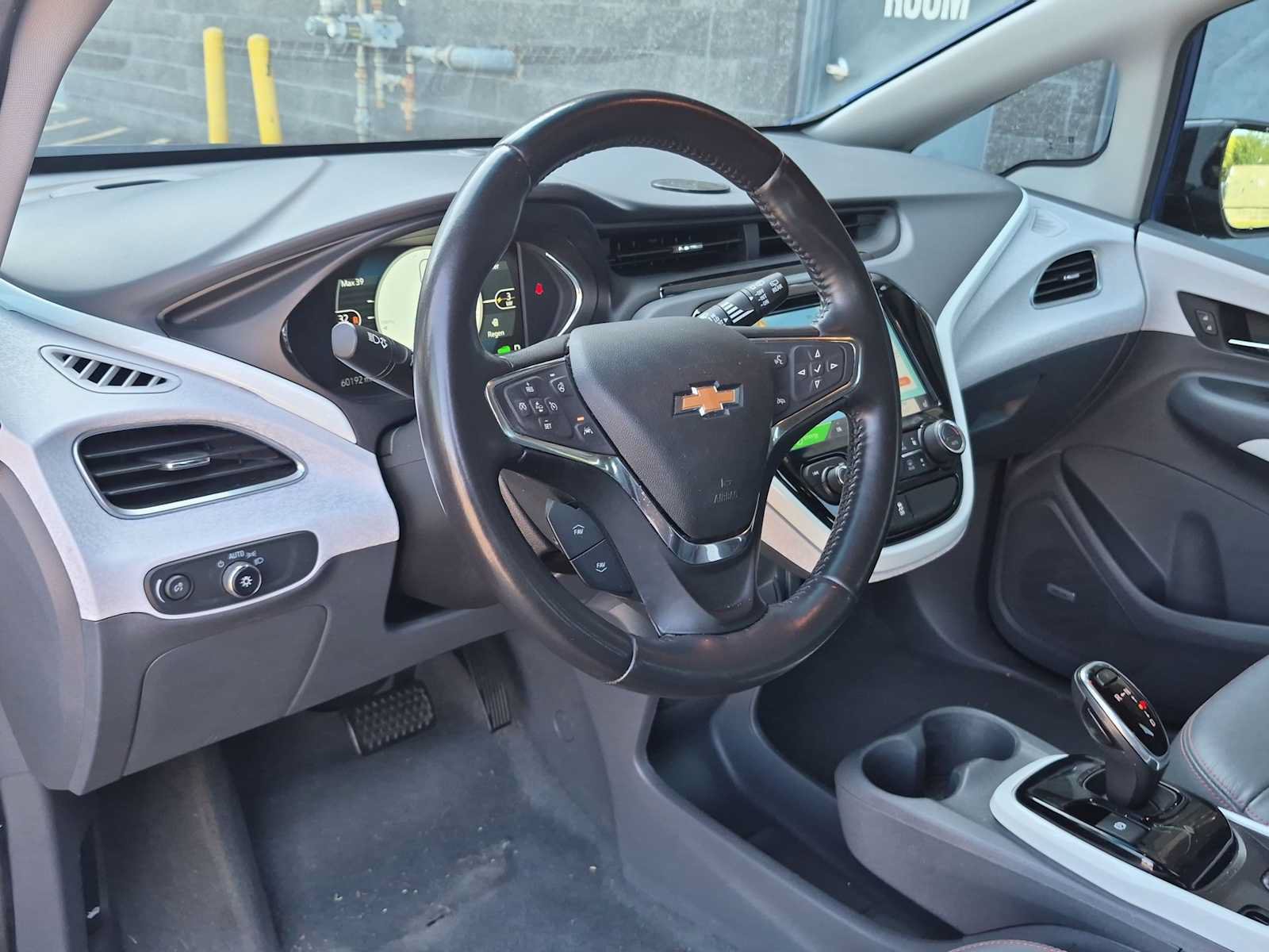 Used 2020 Chevrolet Bolt Premier w/ Infotainment Package FWD image 10