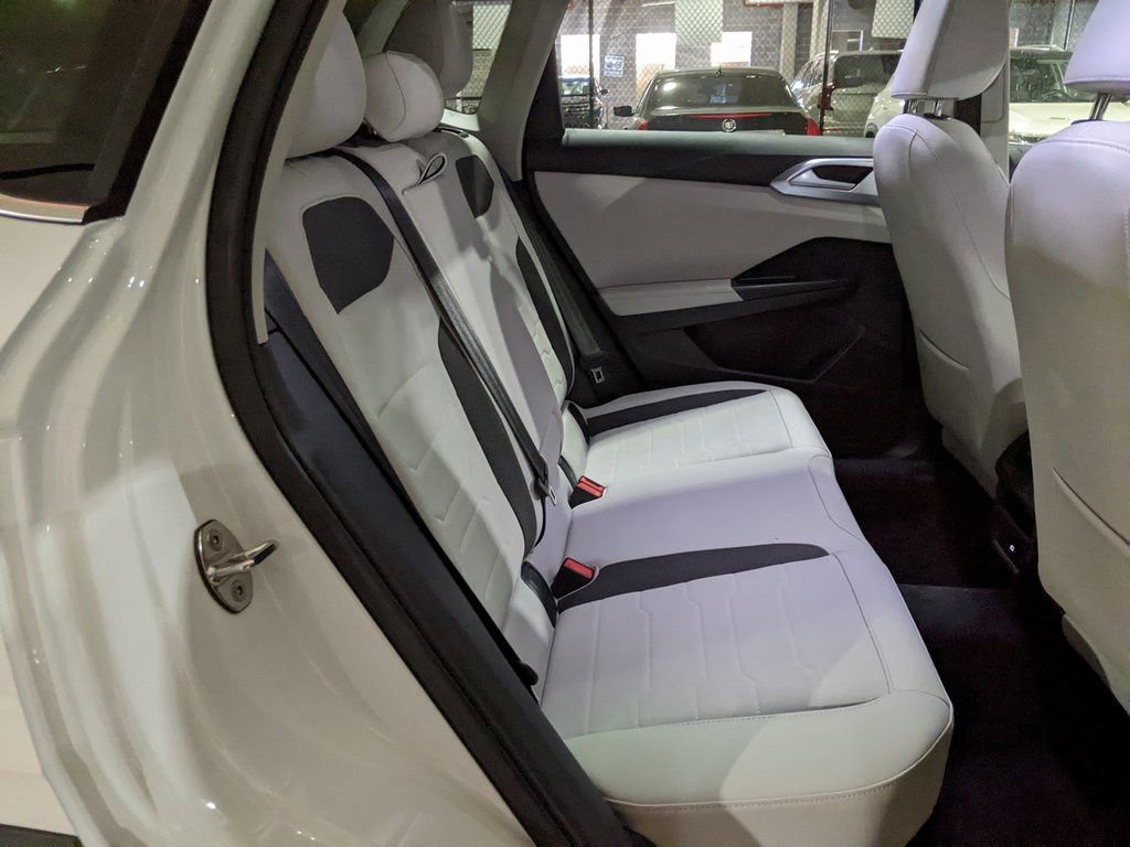 New 2025 Volkswagen Taos SE image 27