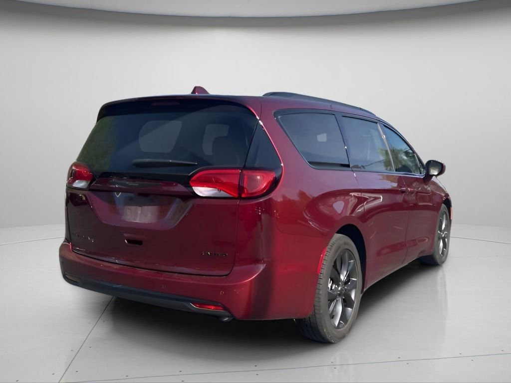Used 2020 Chrysler Pacifica Limited w/ S Appearance Package image 4