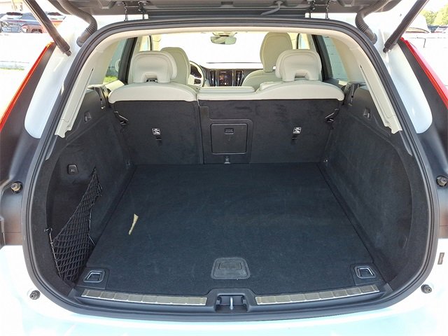 Used 2023 Volvo XC60 B6 Ultimate image 22