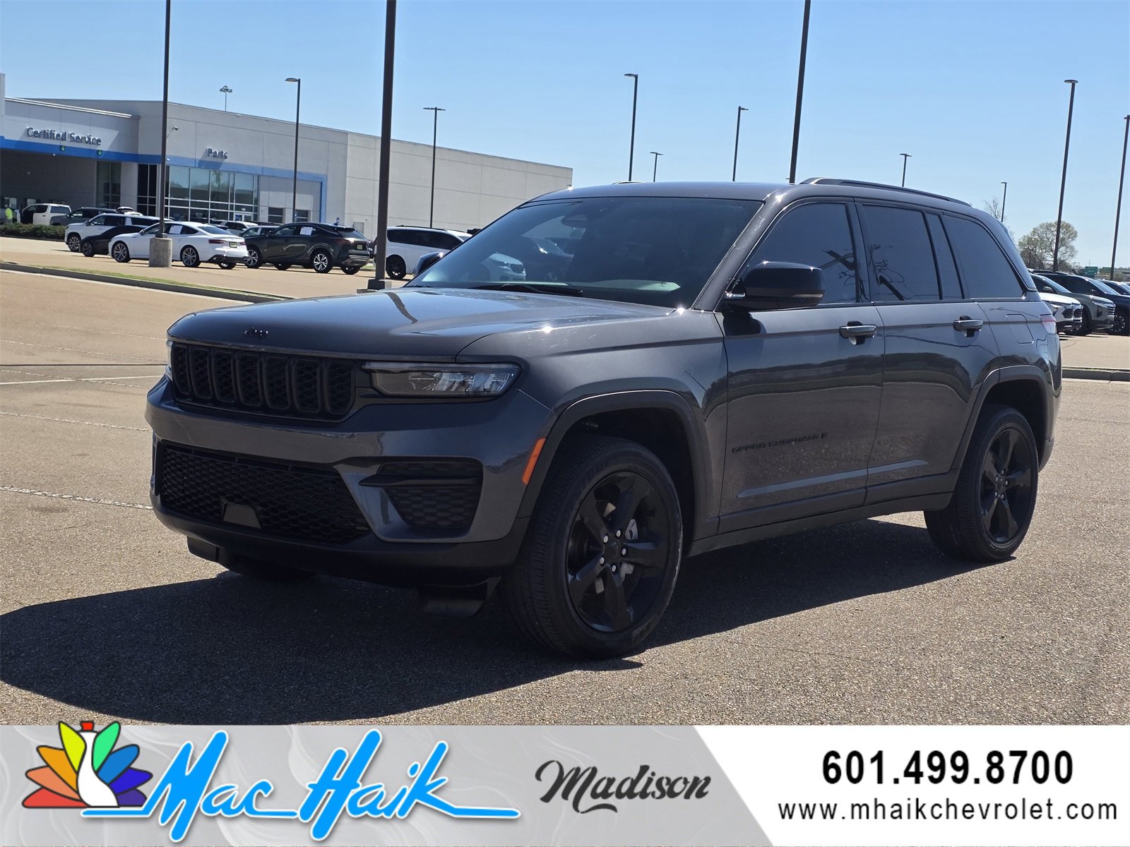 Used 2024 Jeep Grand Cherokee Altitude image 1