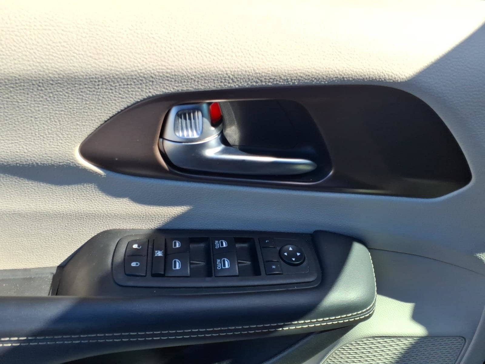 Used 2023 Chrysler Voyager LX FWD image 8