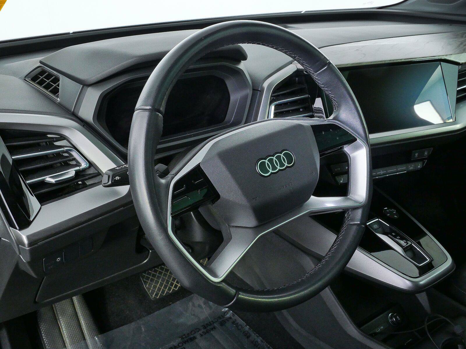 Used 2023 Audi Q4 e-tron Premium Plus w/ Premium Plus RWD image 4