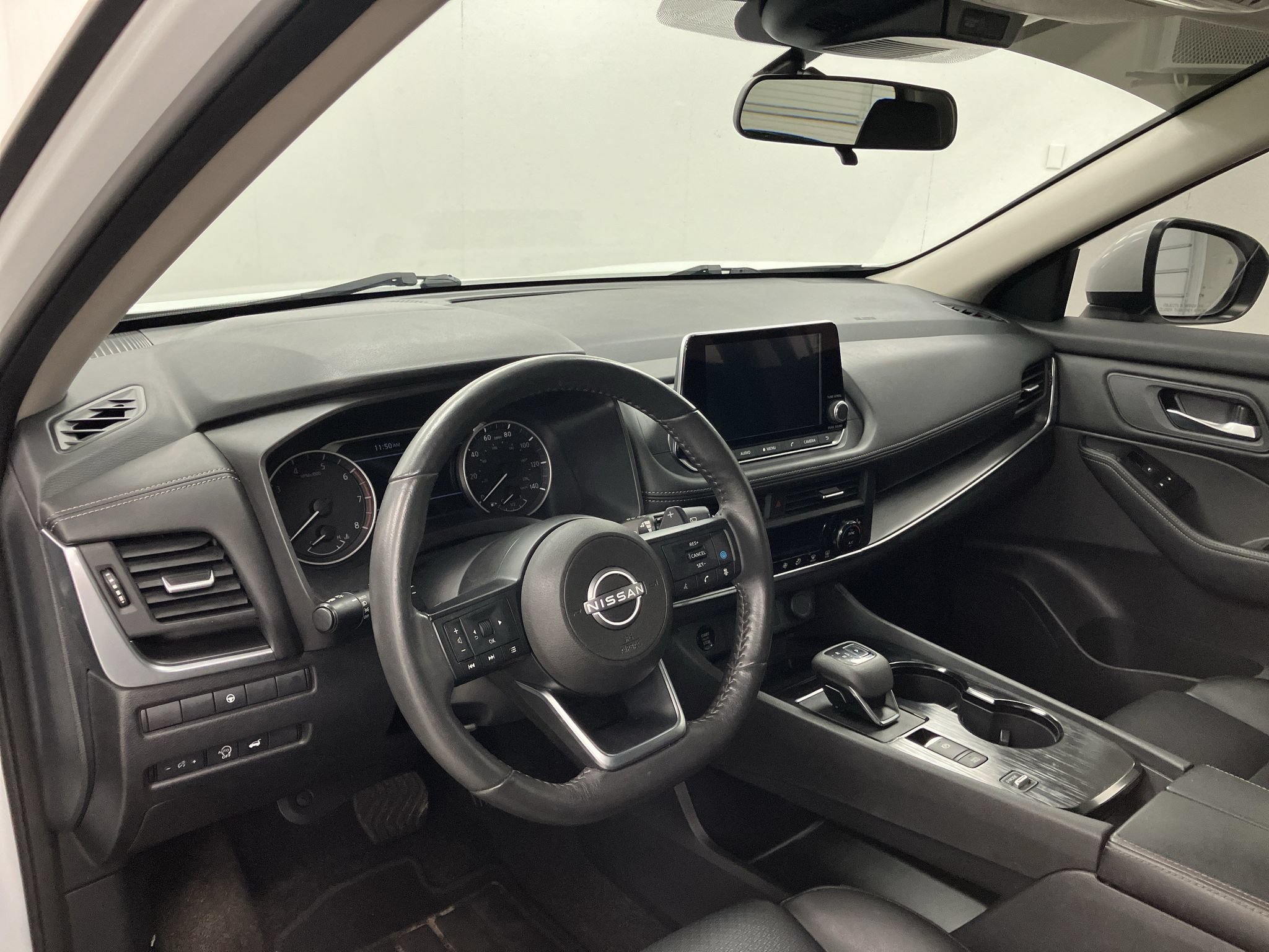 Used 2024 Nissan Rogue SV w/ SV Premium Package FWD image 14