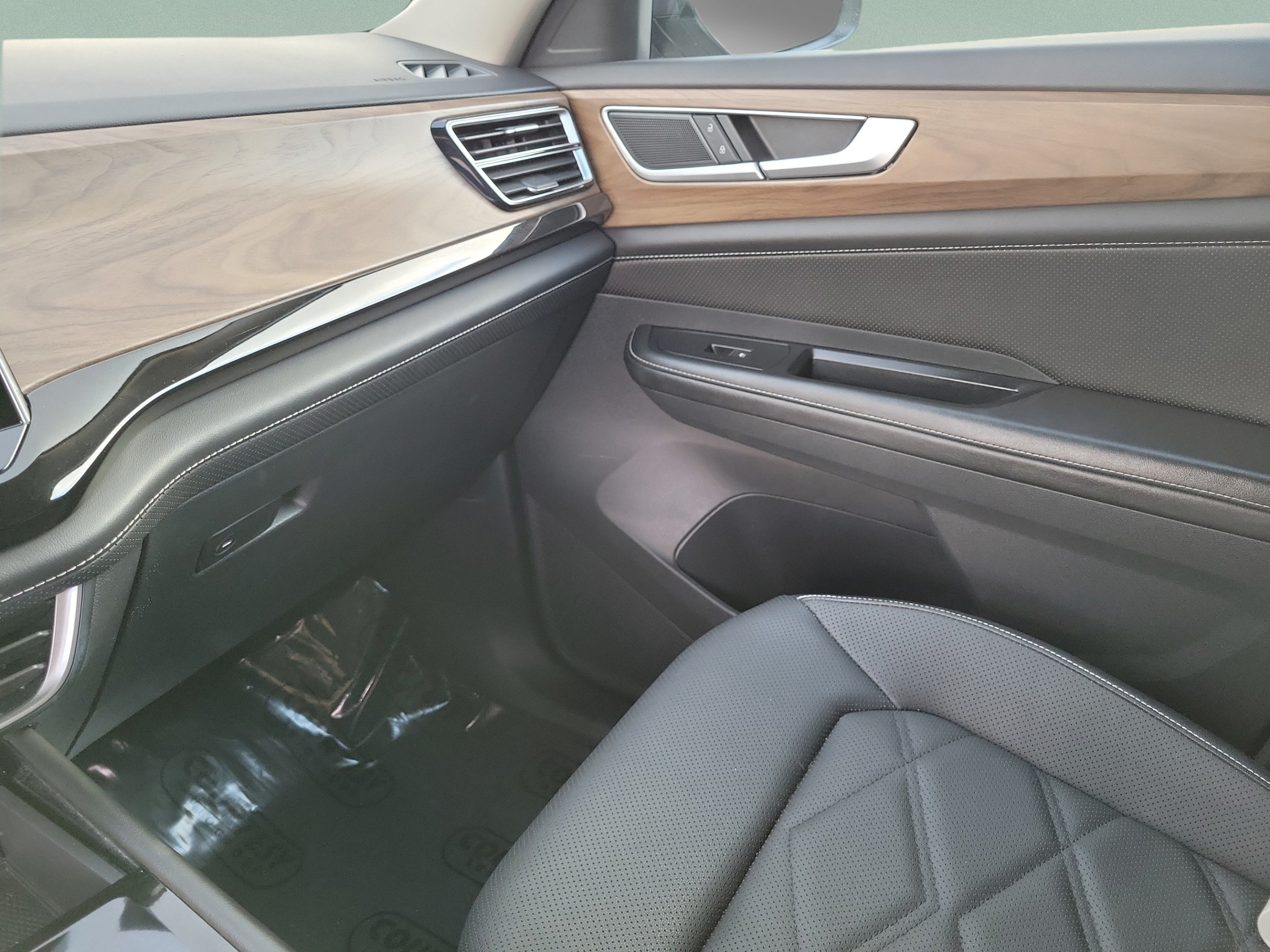 Used 2025 Volkswagen Atlas SE FWD image 21