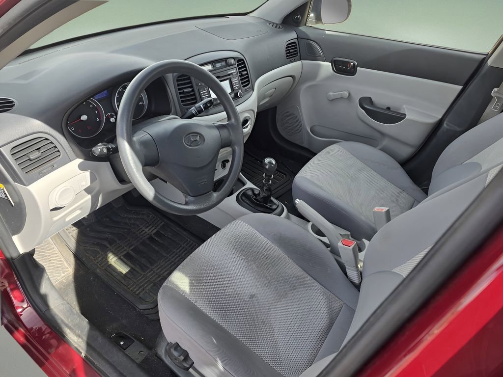Used 2010 Hyundai Accent GLS image 25