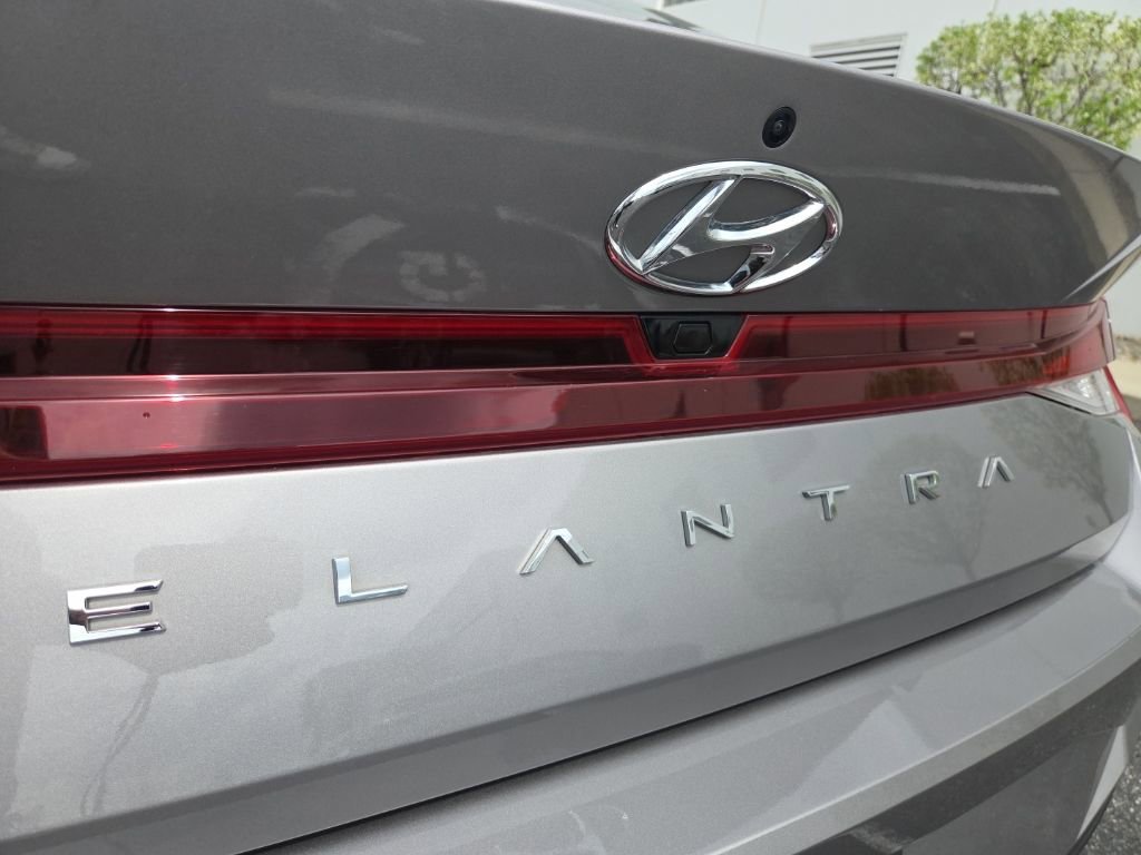 Used 2023 Hyundai Elantra SEL w/ Convenience Package image 11