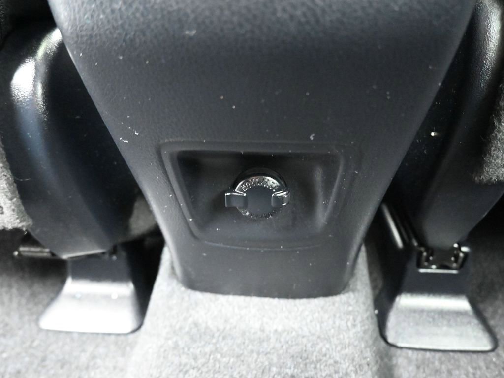 Used 2018 Toyota RAV4 Limited image 35