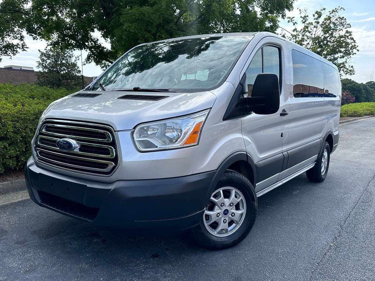 Used 2015 Ford Transit 150 XLT RWD image 3
