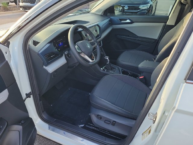 Certified 2024 Volkswagen Taos SE FWD image 16
