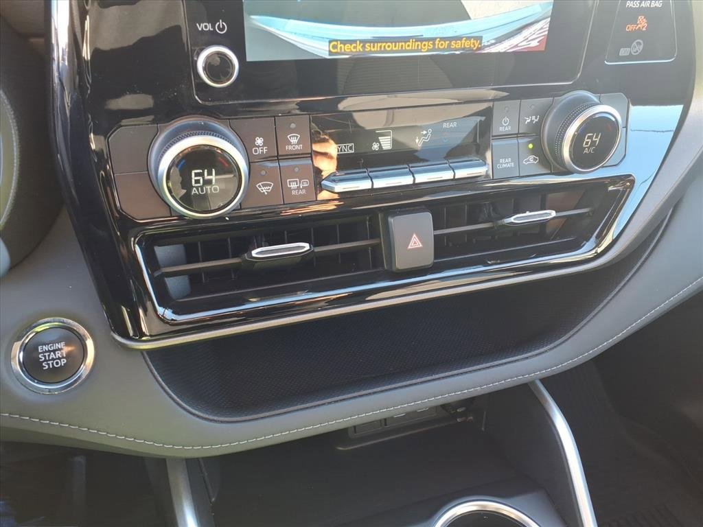 Used 2023 Toyota Highlander L image 10