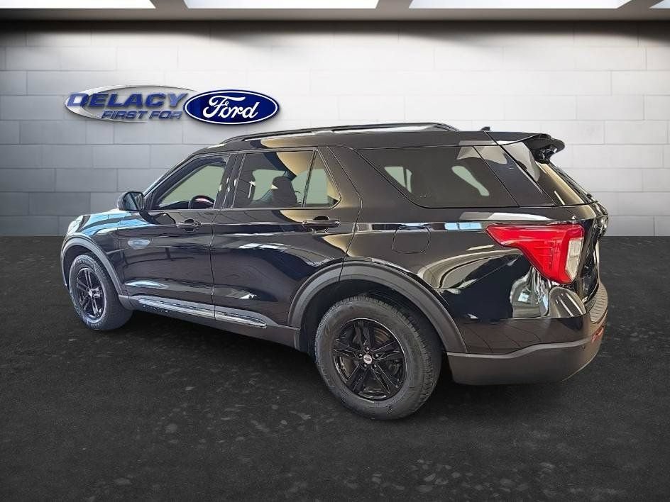 Used 2020 Ford Explorer XLT w/ Equipment Group 202A AWD/4WD image 3