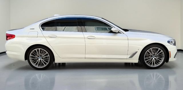 Used 2019 BMW 530e w/ Convenience Package RWD image 7
