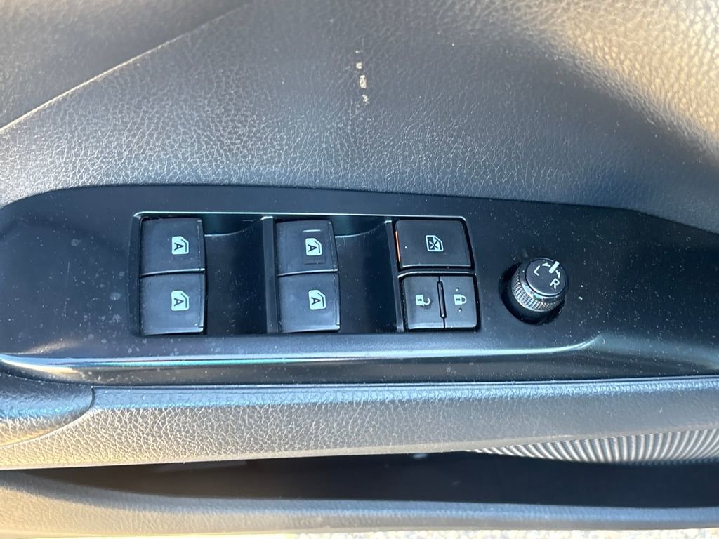 Used 2018 Toyota Camry SE w/ Convenience Package image 3