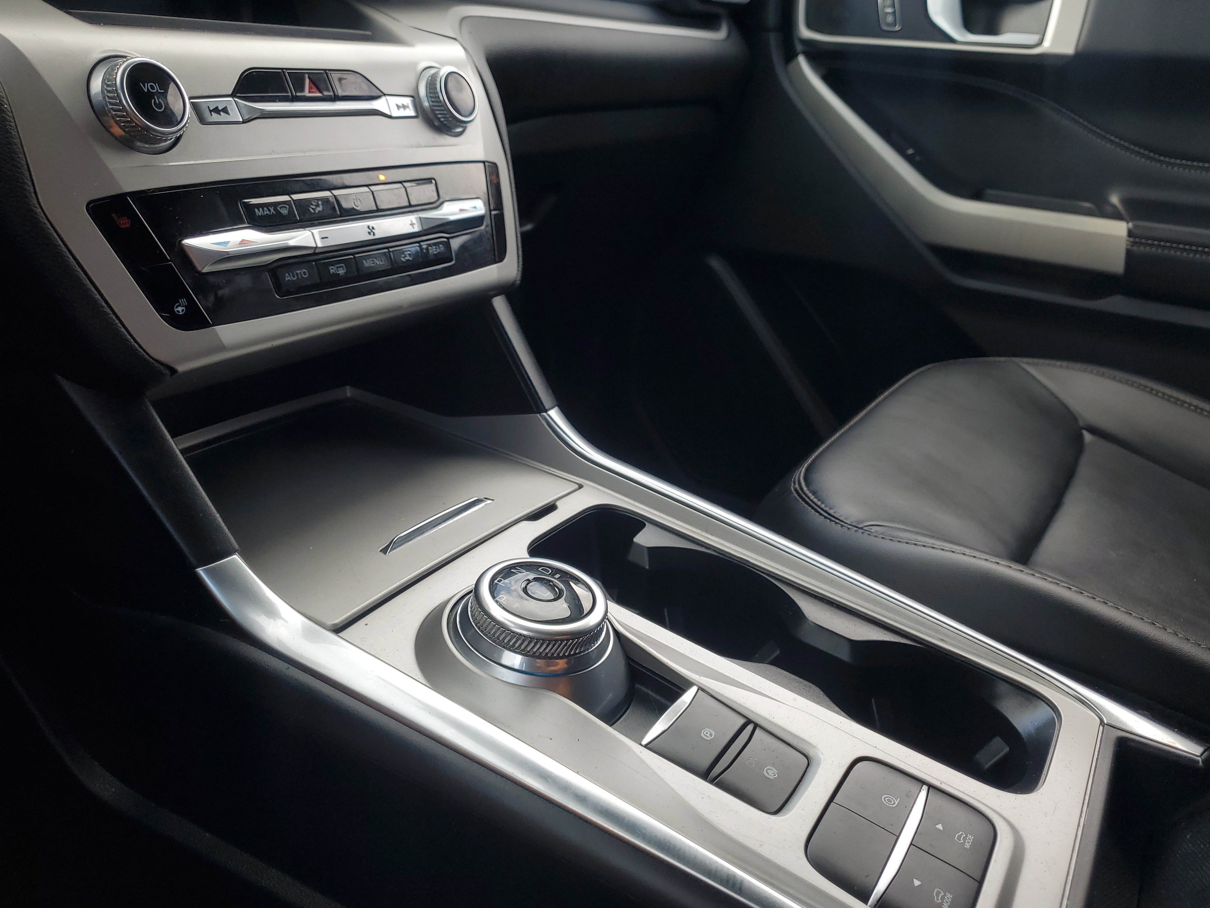 Used 2022 Ford Explorer XLT w/ Equipment Group 202A image 29