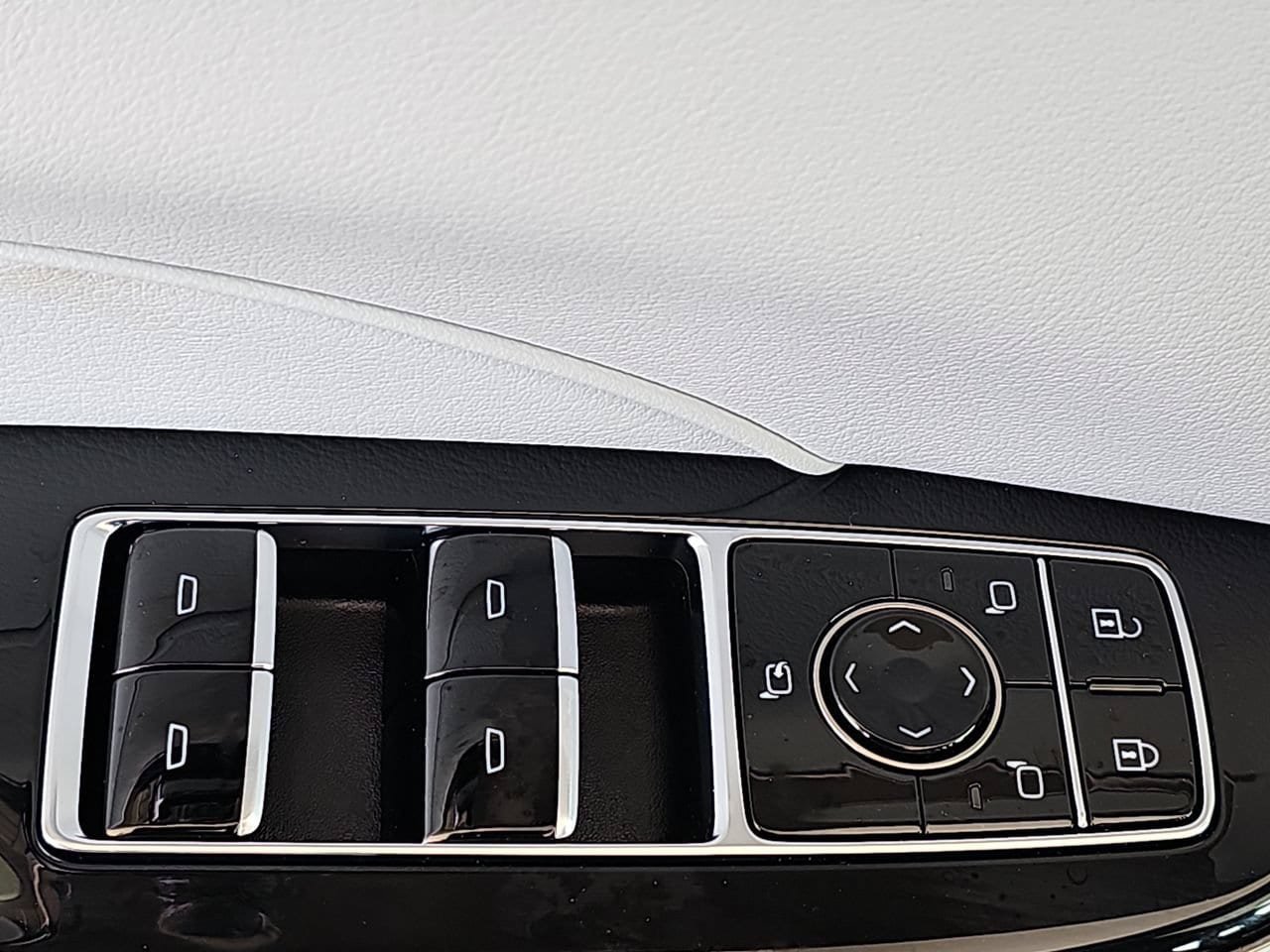 Certified 2024 Cadillac Lyriq Luxury AWD/4WD image 26
