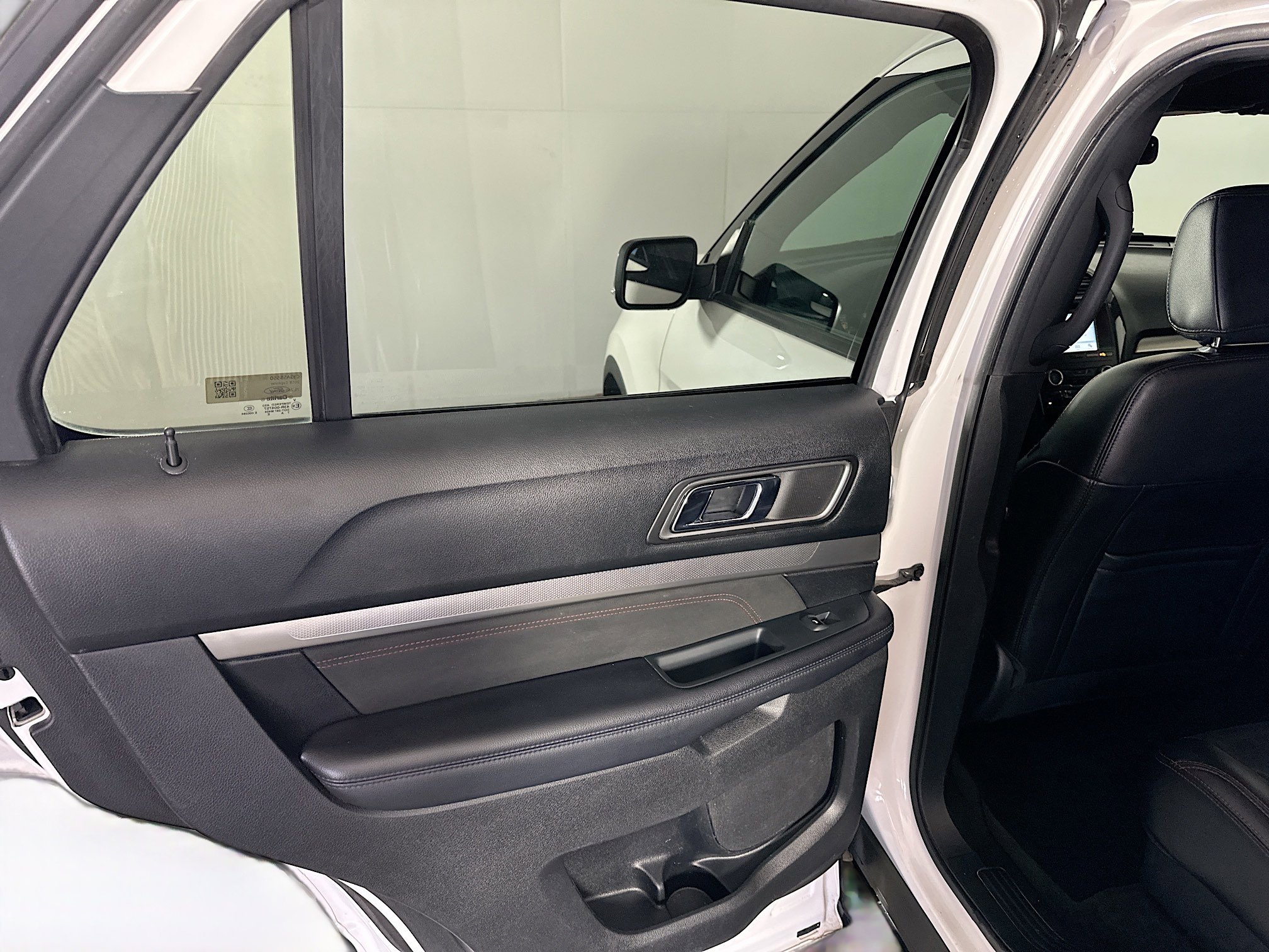 Used 2018 Ford Explorer XLT w/ Equipment Group 202A image 24