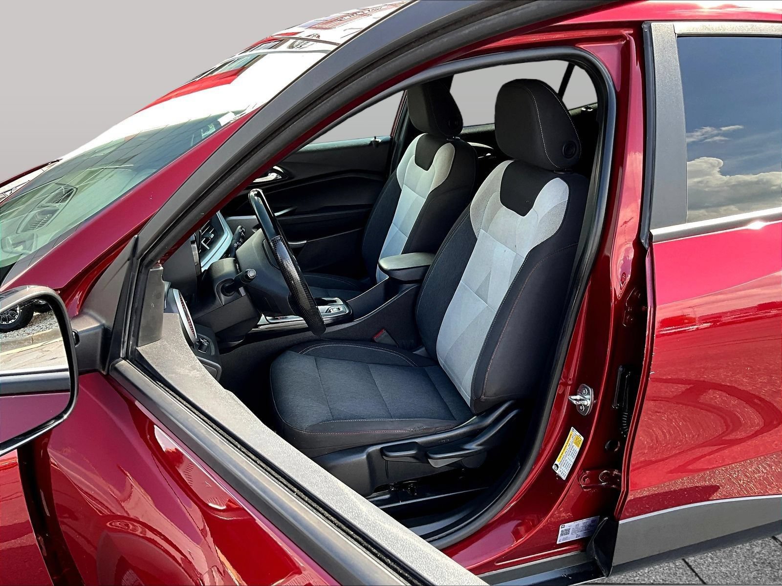 Used 2024 Chevrolet Trax RS FWD image 23