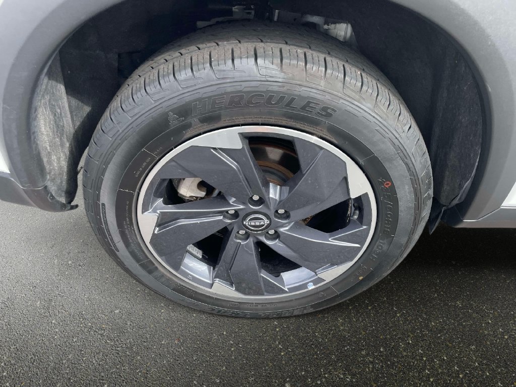 Used 2024 Nissan Rogue SV FWD image 7