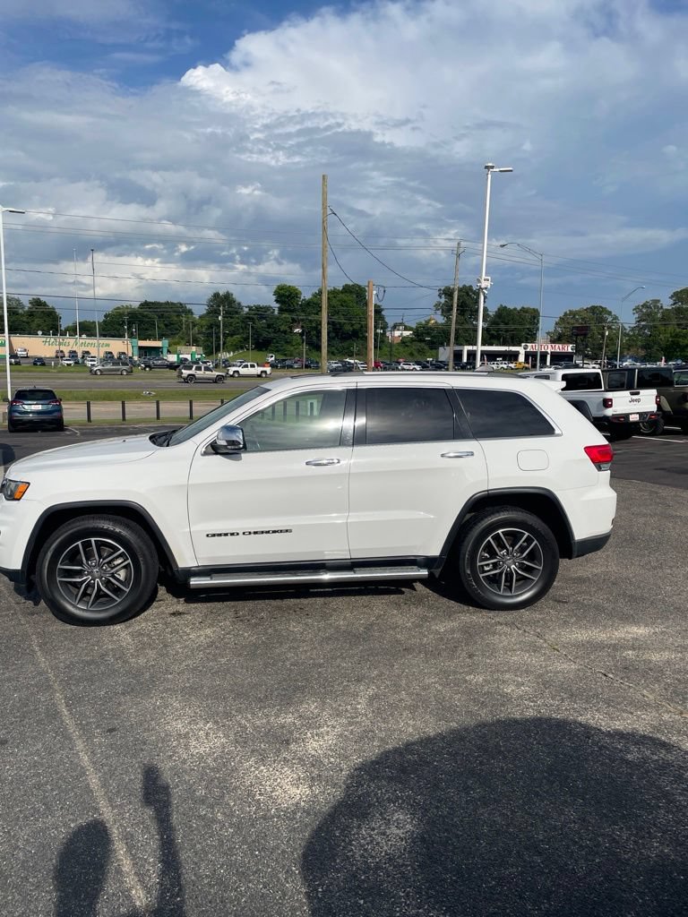 Used 2017 Jeep Grand Cherokee Limited w/ Mopar Chrome Edition Group AWD/4WD image 2