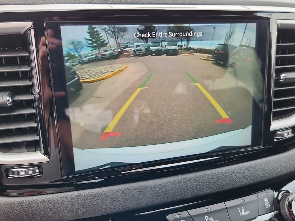 Used 2025 Chrysler Pacifica Select image 23